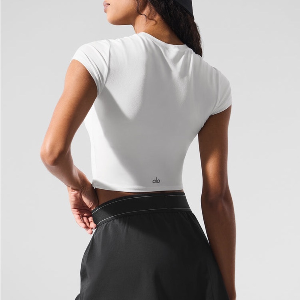 Alo Yoga White Alosoft Crop Finesse Short Sleeve size M